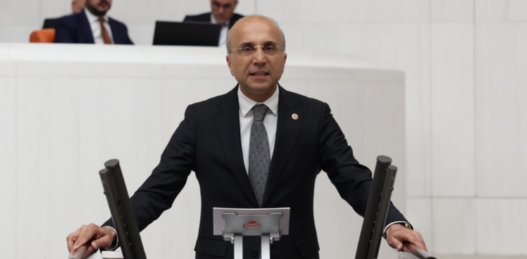 CHP’Lİ AŞKIN GENÇ: “KUR ARTTIKÇA BORÇ BÜYÜYOR, BORÇ BÜYÜDÜKÇE FAİZ ARTIYOR. BÜTÇENİN KADERİ LONDRA PİYASALARINDA YAZILIYOR”