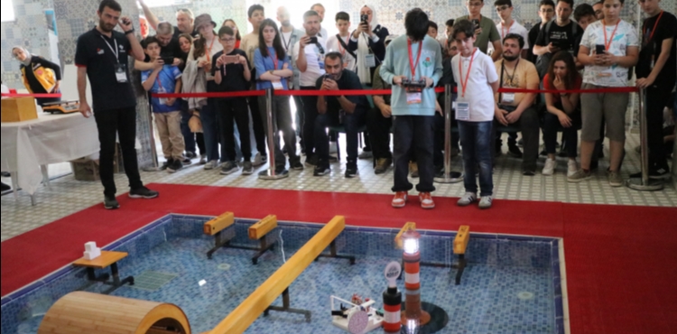 Uluslararası MEB Robot Yarışması'nda öğrenciler, ilk kez su üstü kategorisinde yarışıyor