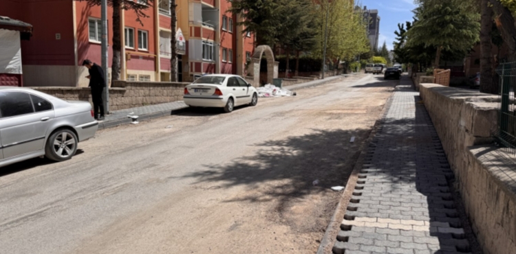 MELİKGAZİ, İLDEM'E KONFORLU YAYA YOLLARI YAPIYOR