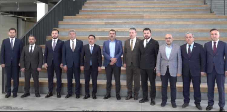 Bakan Tekin: Okuldaki bilgiyi beceriye dönüştürebilecekleri bir süreç oluşturalım istiyoruz