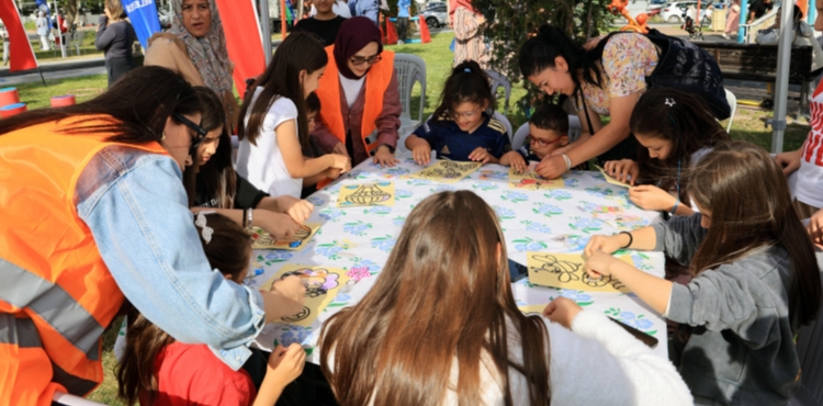BAHÇELİEVLER'DE YAZ, ÇOCUKLAR İÇİN ŞENLİKLİ BAŞLADI