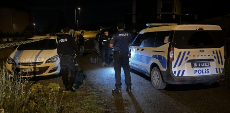Sokakta tartt 3 kiiyi tfekle vurdu