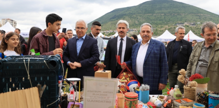 TALASTA EVRE GNNE RENKL VE ANLAMLI KUTLAMA