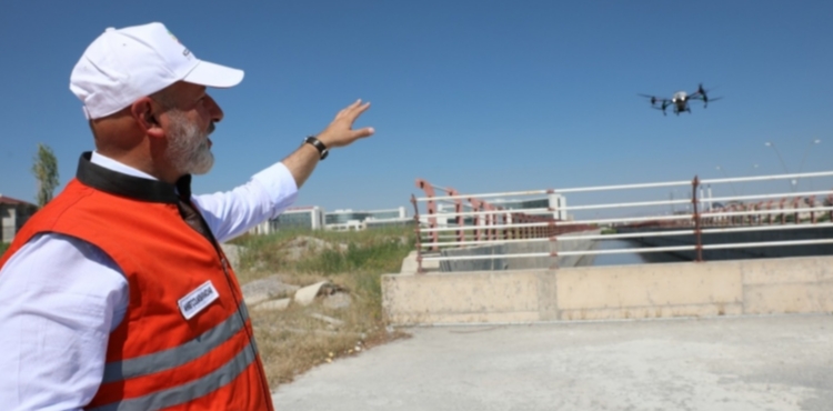 KOCASİNAN BELEDİYESİ, DRONE İLE TÜM AÇIK ALANLARI İLAÇLIYOR