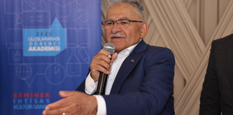 BAŞKAN BÜYÜKKILIÇ, KAYSERİ’DEKİ ULUSLARARASI ÖĞRENCİLERLE BULUŞTU