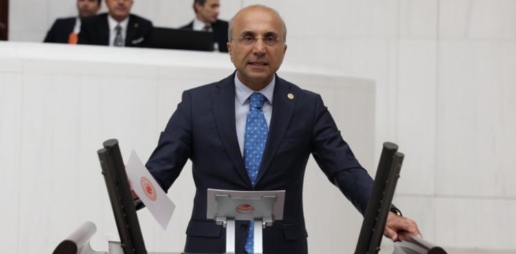 CHP’Lİ AŞKIN GENÇ’TEN TORBA KANUN TEPKİSİ: ÜNİVERSİTELERİMİZ SİYASİ VESAYETİN ALTINA SOKULMAK İSTENİYOR