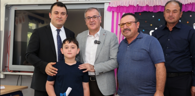 Başkan Özdoğan, öğrencilerin karne heyecanına ortak oldu