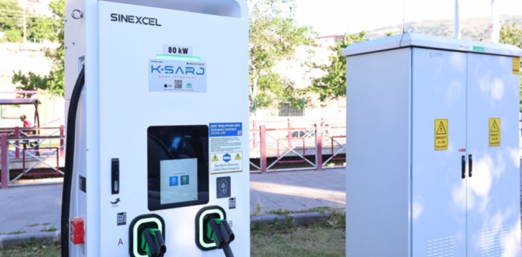 BAŞKAN BÜYÜKKILIÇ’TAN YAHYALI’YA TEMİZ ENERJİ YATIRIMI: K-ŞARJ ELEKTRİKLİ ARAÇ ŞARJ İSTASYONU AÇILDI