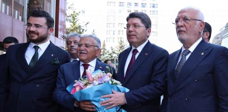 ADALET BAKANI TUNǒTAN BAKAN BYKKILIǒA MKEMMEL BELEDYECLK YORUMU
