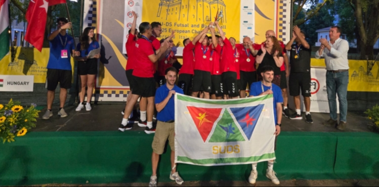 AVRUPA KNCS OLAN KOCASNANIN ZEL SPORCUSUNU TEBRK ETT