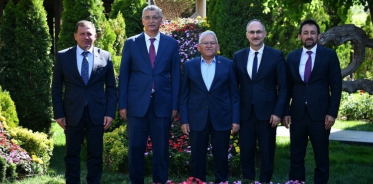 BÜYÜKŞEHİR'DE AVRUPA SPOR ŞEHRİ KAYSERİ'NİN SPOR PROJELERİ MASAYA YATIRILDI