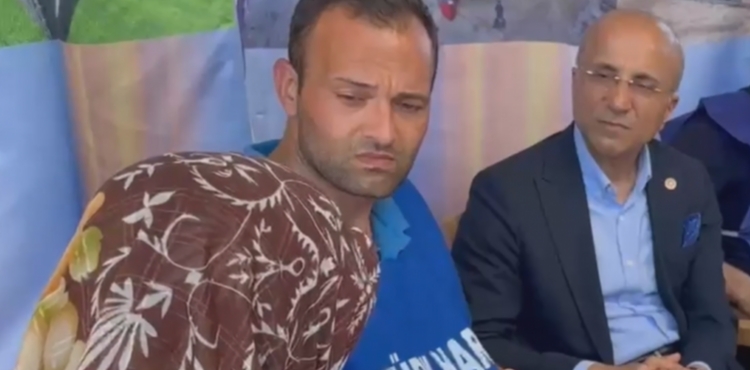 CHP’li Aşkın Genç’in dinlediği yurttaş: Tek başıma yaşıyorum, maaş yetmiyor, Cumhurbaşkanım bize yardım etmiyor. Sürünelim mi sokaklarda?