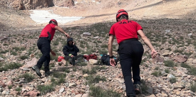 Erciyes’te mahsur kalan 2 dağcı kurtarıldı