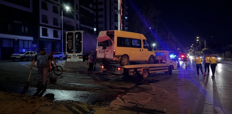 Kayseride otomobil ile minibs arpt: 9 yaral