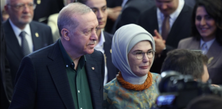Emine Erdoğan: AK Parti, yürüyüşünü istişareyle şekillendiren bir dava şuuru taşımaktadır