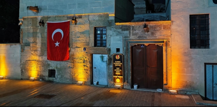 KAYSERİ BÜYÜKŞEHİR'DEN TÜRKİYE YÜZYILINA YAKIŞAN BAYRAK SEFERBERLİĞİ