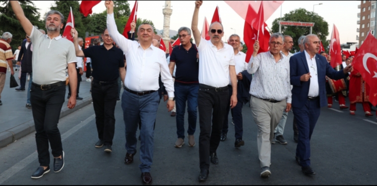 İŞ DÜNYASI “MİLLETİN ZAFERİ”Nİ CUMHURİYET MEYDANI’NDA SAHİPLENMEYE DEVAM ETTİ