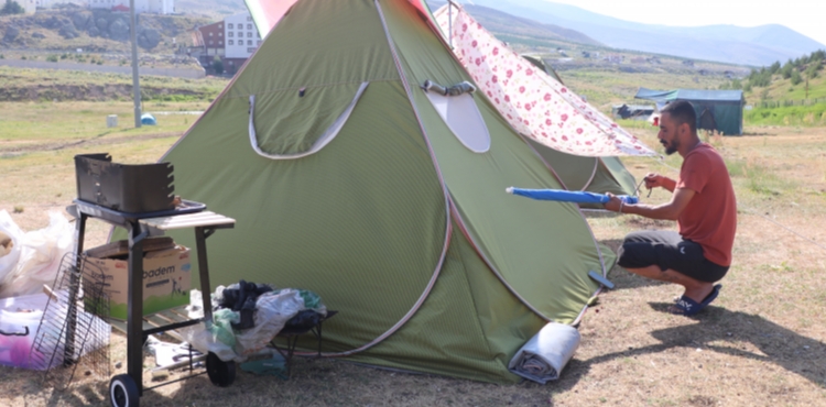 2 bin 200 metre yükseklikteki yaylada çadır tatili
