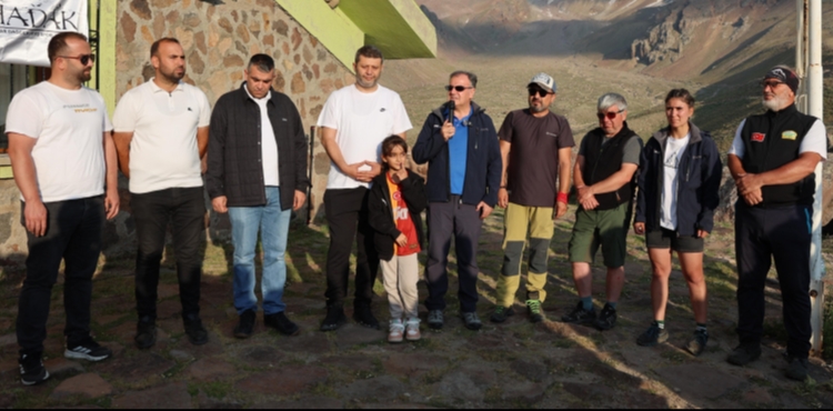 Hacılar’ın Zirvesinde Azim, Dayanışma ve Doğa Sevgisi Buluştu