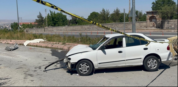 Otomobilin çarptığı yaya öldü, sürücü yaralandı