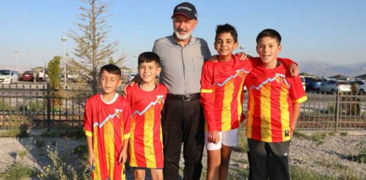 ERKLET MLLET BAHES, RESM AILIINA GN SAYIYOR