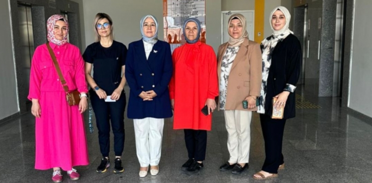 AK Parti Kayseri Kadın Kolları’ndan Anne Sütü Haftası’na Anlamlı Ziyaret
