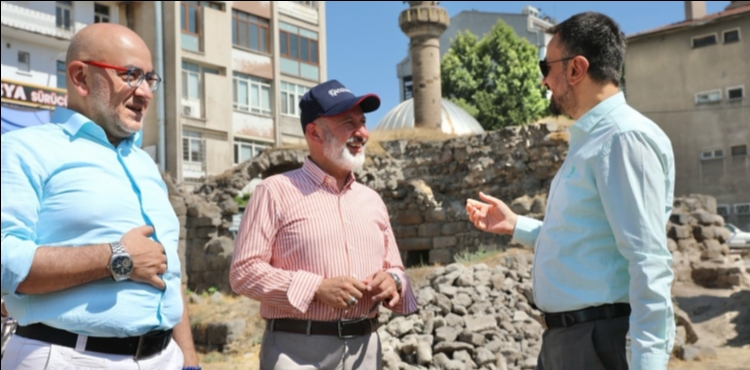 HOCA HASAN MEDRESESݒNDE TARH GN YZNE IKIYOR