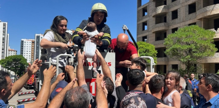 Kayseri’de 14 katlı binada yangın