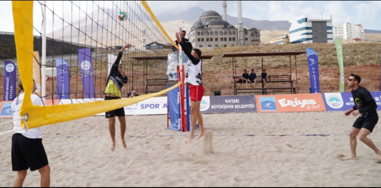 BÜYÜKŞEHİR ERCİYES A.Ş.’DEN ZİRVEDE “EN HAVALI VOLEYBOL TURNUVASI”