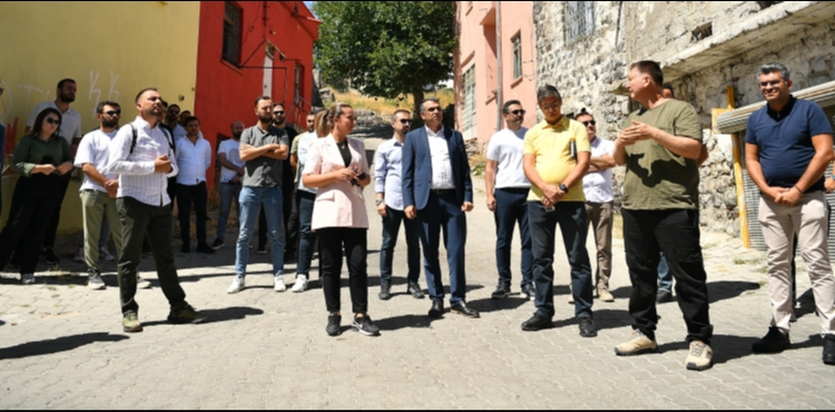 BÜYÜKŞEHİR’DEN HACILAR’DA METRUK YAPI VE HASARLI YAPI TESPİT SEMİNERİ VE SAHA UYGULAMASI