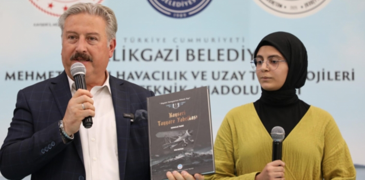 BAŞKAN PALANCIOĞLU HAVACILIK LİSESİNİN YENİ ÖĞRENCİLERİ İLE TANIŞTI, HEYECANLARINA ORTAK OLDU
