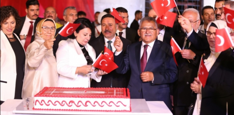 BAKAN BYKKILI, 30 AUSTOS ZAFER BAYRAMI RESEPSYONUNA KATILDI