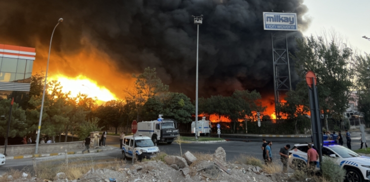 Kayseri’de tekstil fabrikasında yangın