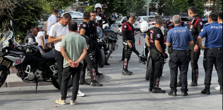 Devrilen motosikletteki 2 Yunus polisi yaralandı
