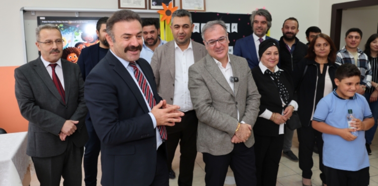 Bakan zdoan ile Haclar'da ilk ders zili ald