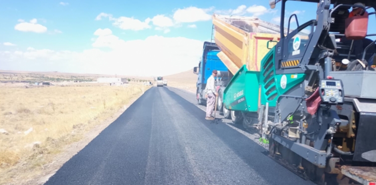 BÜYÜKŞEHİR, DAHA KONFORLU VE GÜVENLİ BİR İNCESU İÇİN ASFALTLAMA ÇALIŞMALARINA BAŞLADI