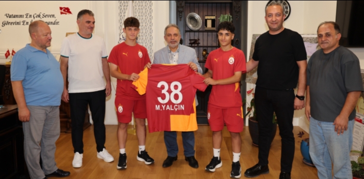 ADI ÜZERİNDE SPORCU FABRİKASI: PROFESYONEL LİGLERE 13 FUTBOLCU