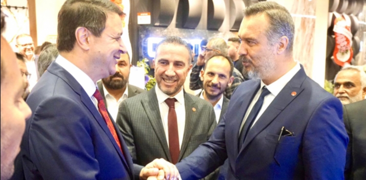 Geçtiğimiz haftalarda Demokrat Parti’den istifa eden Serdar Gökhan Çiçek, Saadet Partisi saflarına katıldı.