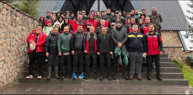ALİ DAĞI 360’DA YÜRÜYÜŞ KEYFİ YAĞMUR DİNLEMEDİ