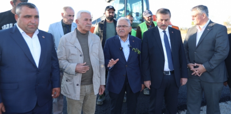 BAŞKAN BÜYÜKKILIÇ ASFALT ÇALIŞMALARINI YERİNDE İNCELEDİ: YEŞİLHİSAR’DA BÜYÜKŞEHİR FARKI