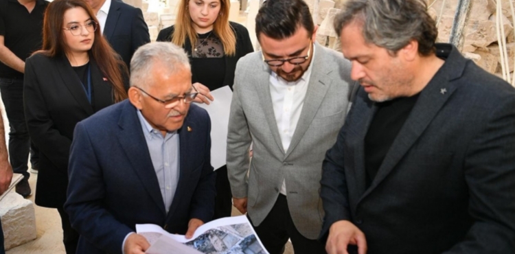 BÜYÜKKILIÇ’TAN, BÜYÜKŞEHİR’İN RESTORE ETTİĞİ KAHRAMANMARAŞ BOĞAZKESEN CAMİİ’NE ZİYARET