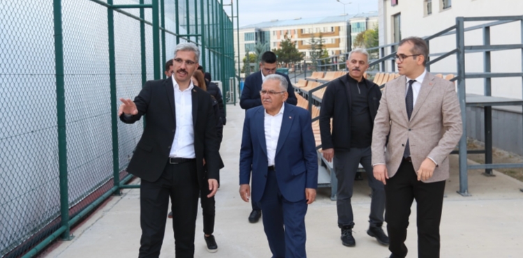 BAŞKAN BÜYÜKKILIÇ’TAN YENİ BALON TENİS KORTLARINA İNCELEME