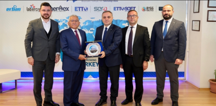 Kayseri Büyükşehir Belediye Başkanı Dr. Memduh Büyükkılıç, Erciyes Teknopark’ı ziyaret etti.