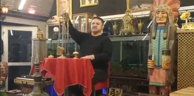 Klasik eyalar, antikalar Vitamin Cafede alclarn buldu.