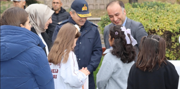 OCUK EVLER STESNDE KALAN OCUKLARDAN JANDARMAYA ANLAMLI ZYARET