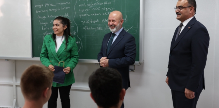 BAKAN OLAKBAYRAKDAR, RETMENLERN GNLNE DOKUNDU