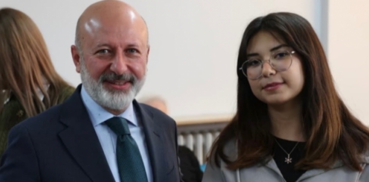 KOCASNANDA 8 YIL SONRA DUYGU DOLU KARILAMA