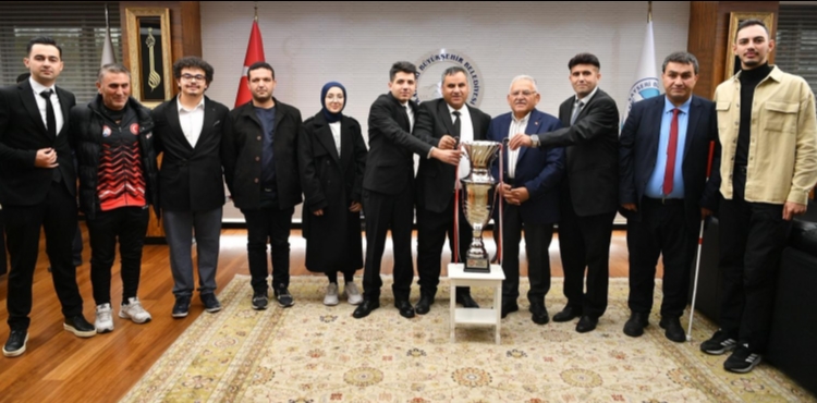 BAKAN BYKKILIǒA SES GRENLER 1. LGݒNDE KAZANILAN AMPYONLUK KUPASI TAKDM EDLD