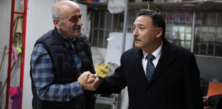 Vali Gkmen iek, Kocasinan ilesi Mithatpaa Mahallesini ziyaret etti.