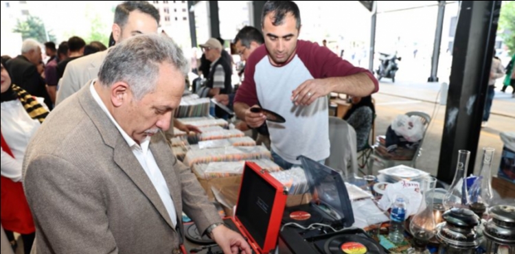 ANTKACILAR, KEND YERNDE KEND GNNDE